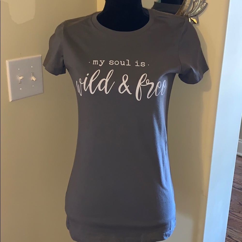 NWT - my soul is wild & free t shirt